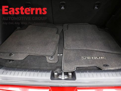 Used 2023 Hyundai Venue Limited image 9