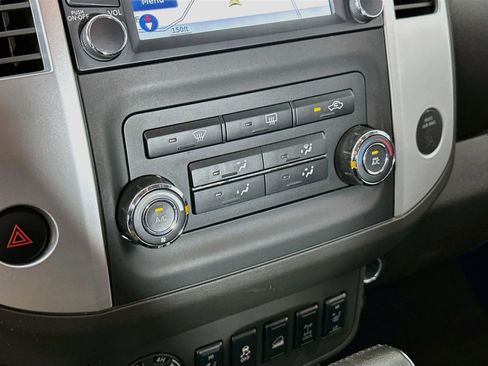 Used 2015 Nissan Xterra PRO-4X AWD/4WD image 23