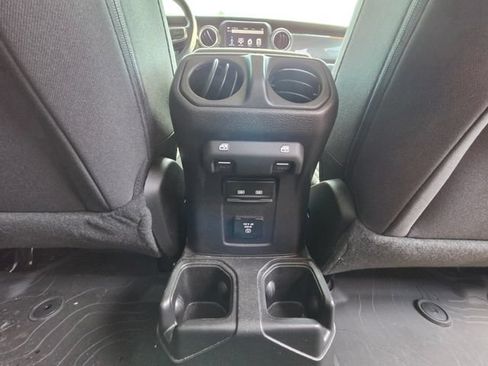 Used 2023 Jeep Gladiator Overland w/ Cold Weather Group AWD/4WD image 28