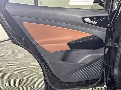 Certified 2021 Volkswagen ID.4 Pro S image 21