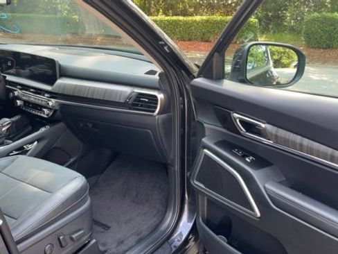 Used 2025 Kia Telluride EX w/ EX Captain's Chair Package FWD image 10