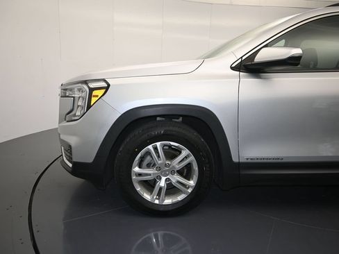 Used 2022 GMC Terrain SLE w/ Driver Convenience Package FWD image 9
