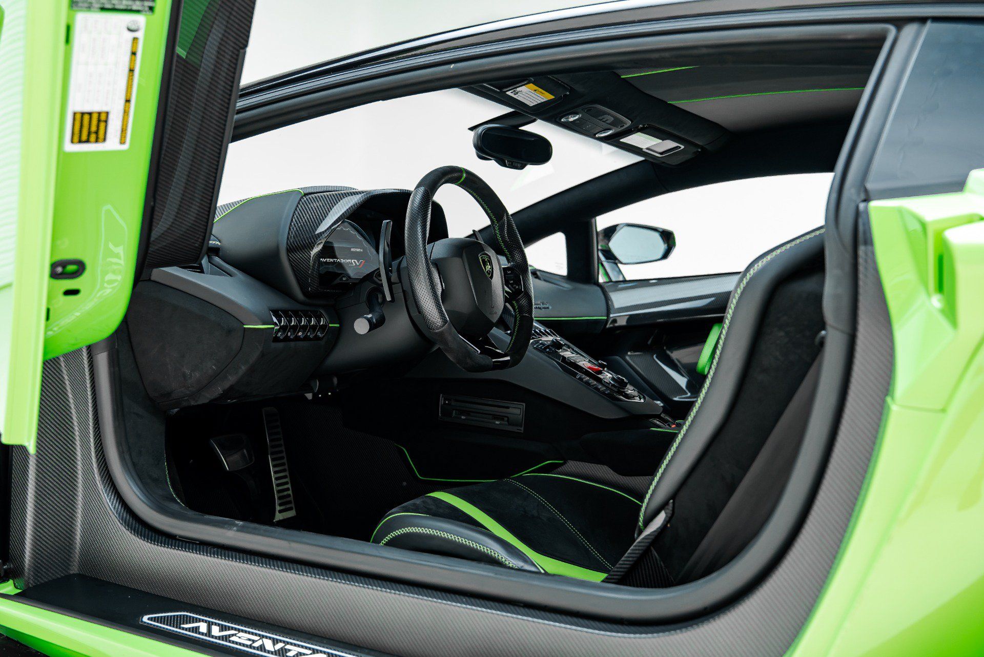 Used 2019 Lamborghini Aventador SVJ AWD/4WD image 3