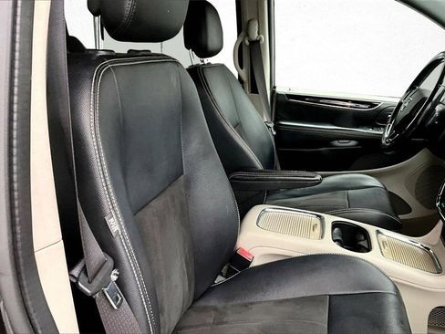 Used 2019 Dodge Grand Caravan SXT image 30