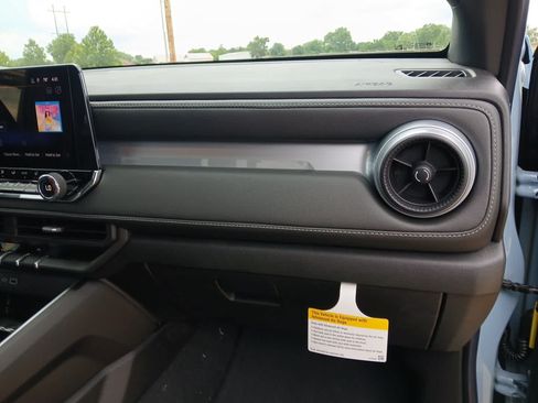 New 2026 Chevrolet Colorado LT w/ LT Convenience Package AWD/4WD image 58