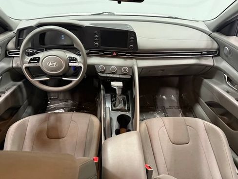 Used 2024 Hyundai Elantra SE FWD image 32