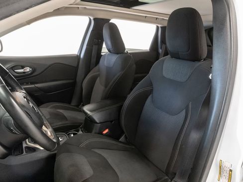 Used 2015 Jeep Cherokee Latitude w/ Comfort/Convenience Group FWD image 10