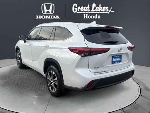 Used 2022 Toyota Highlander XLE image 6