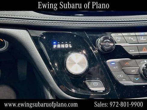 Used 2025 Chrysler Pacifica Limited FWD image 17