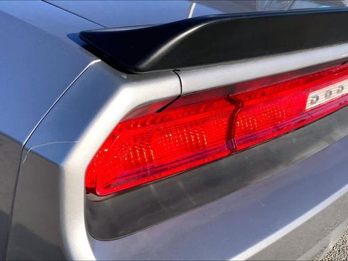 Used 2014 Dodge Challenger SXT image 21