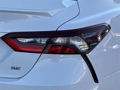 Used 2024 Toyota Camry SE image 6