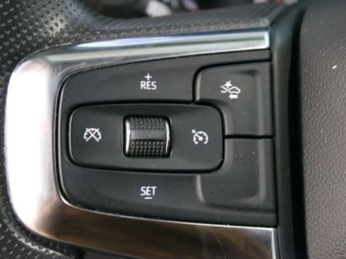 Used 2025 Chevrolet Blazer LT FWD image 16