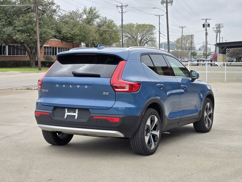 Used 2025 Volvo XC40 B5 Plus image 9