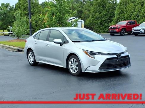 Used 2024 Toyota Corolla LE FWD image 1