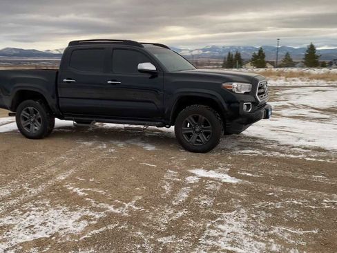 Used 2017 Toyota Tacoma Limited w/ Tow Package image 2