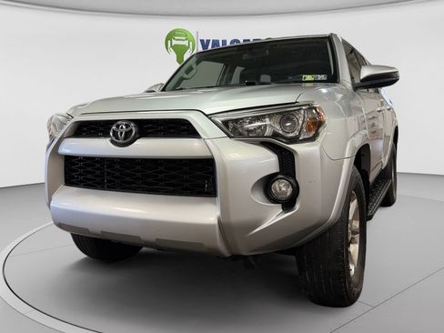 Used 2016 Toyota 4Runner SR5 AWD/4WD image 9