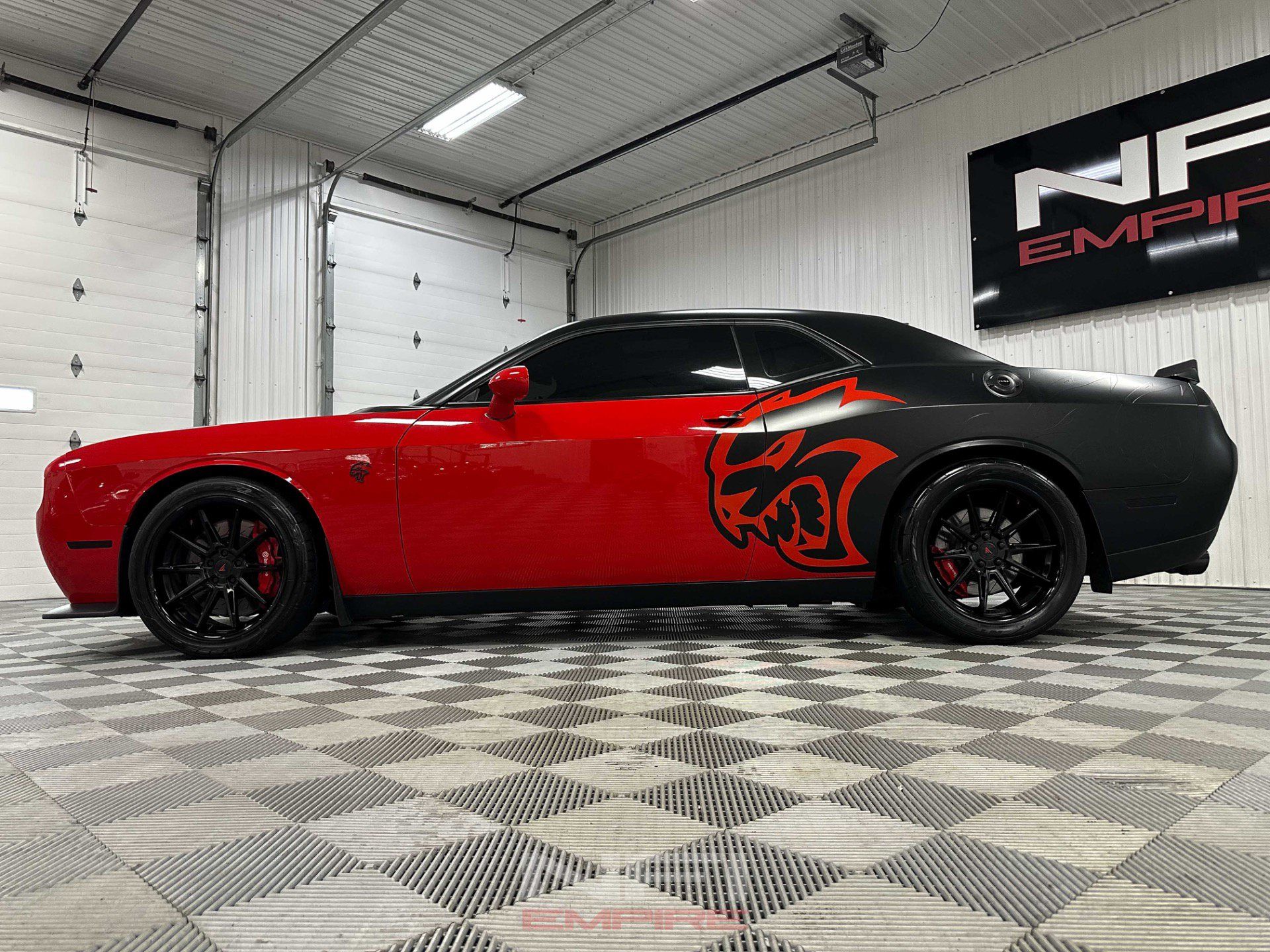 Used 2016 Dodge Challenger SRT Hellcat RWD image 11