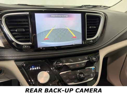 Used 2024 Chrysler Pacifica Limited image 5