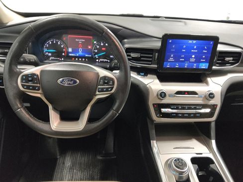 Used 2023 Ford Explorer XLT w/ Equipment Group 202A AWD/4WD image 22