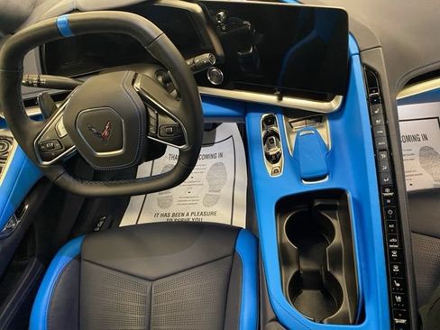Used 2023 Chevrolet Corvette Stingray Premium Conv w/ Z51 Performance Package RWD image 2