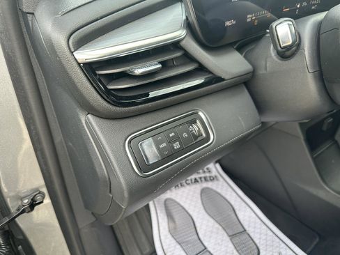 Used 2025 Buick Enclave Preferred image 14