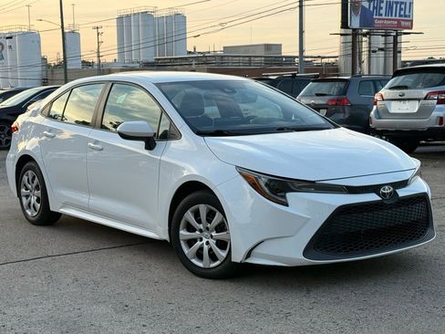 Used 2020 Toyota Corolla LE image 2
