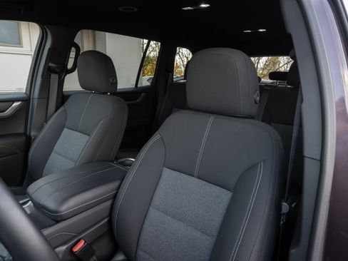 Used 2025 GMC Acadia Elevation image 19