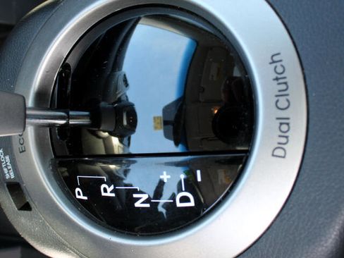 Used 2012 Hyundai Veloster w/ Style Pkg image 28