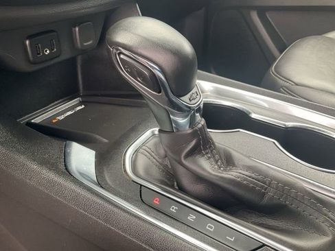 Used 2023 Chevrolet Traverse LT FWD image 23
