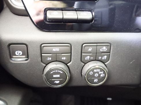New 2026 Chevrolet Silverado 1500 LTZ w/ LTZ Premium Package AWD/4WD image 32
