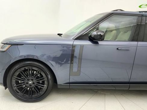 Used 2024 Land Rover Range Rover SE AWD/4WD image 9