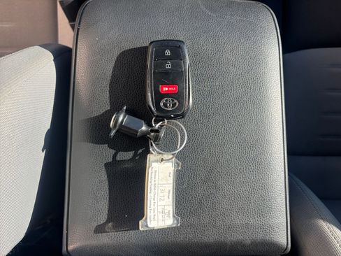 Used 2025 Toyota Tacoma TRD Off-Road image 22