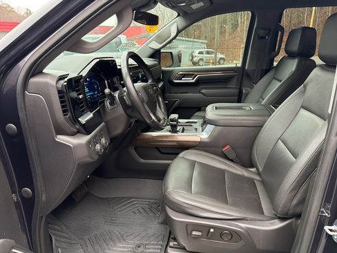 Used 2022 Chevrolet Silverado 1500 LT Trail Boss w/ LT Trail Boss Premium Package image 8