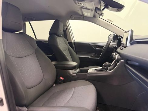 Used 2025 Toyota RAV4 XLE AWD/4WD image 20