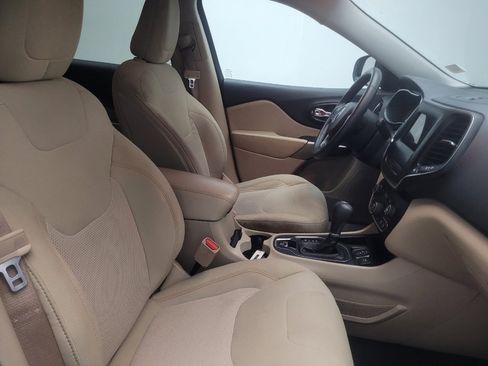 Used 2019 Jeep Cherokee Latitude w/ Popular Appearance Group FWD image 21