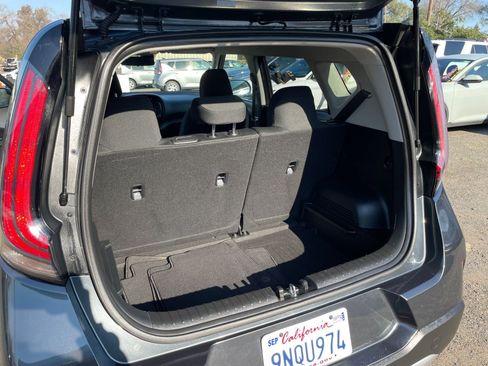 Used 2025 Kia Soul LX w/ LX Technology Package image 29