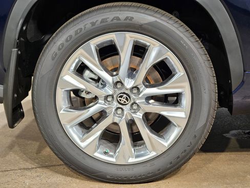 New 2026 Toyota Highlander Limited AWD/4WD image 24