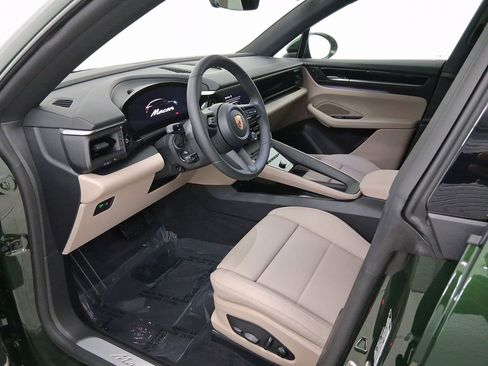 Used 2026 Porsche Macan image 4