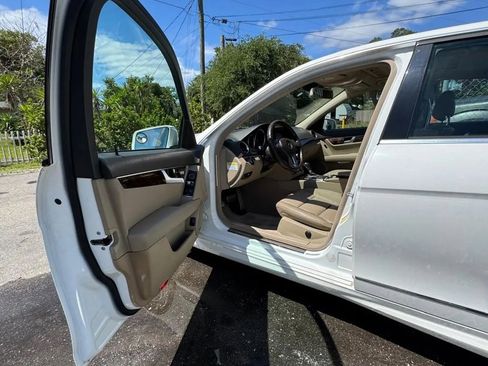 Used 2013 Mercedes-Benz C 250 Sedan image 5