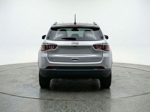 Used 2025 Jeep Compass Limited image 7