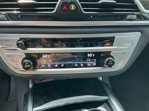 Used 2022 BMW 750i xDrive w/ Luxury Rear Seating Package AWD/4WD image 17