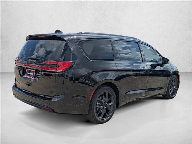 New 2026 Chrysler Pacifica Select w/ S Appearance Package FWD image 4