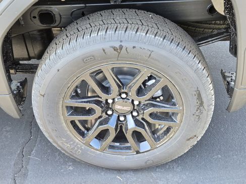 New 2025 GMC Sierra 1500 Elevation image 5