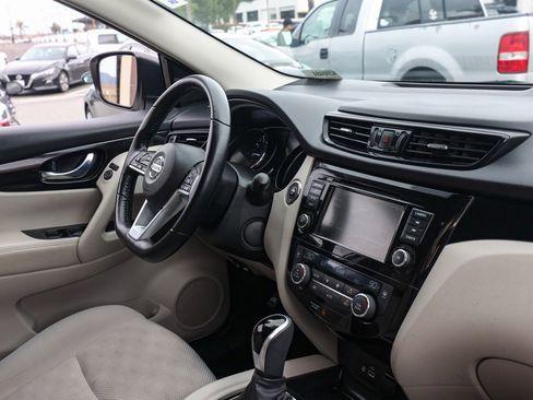 Used 2021 Nissan Rogue Sport SV image 25