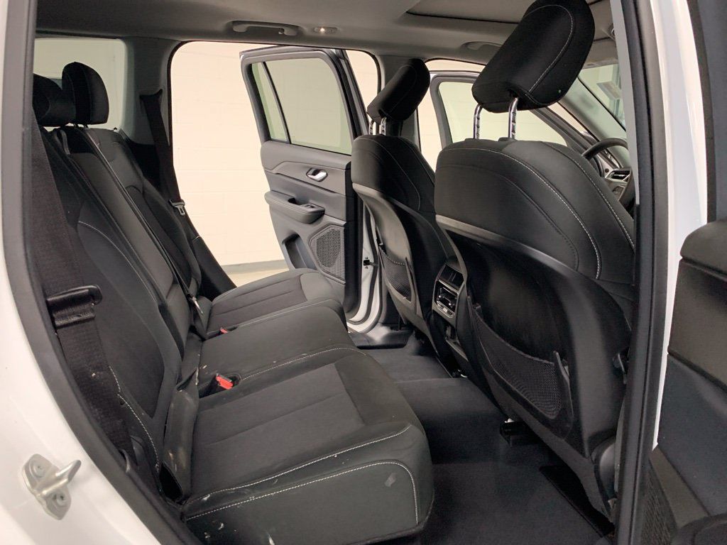 Used 2023 Jeep Grand Cherokee Laredo w/ Luxury Tech Group I AWD/4WD image 7