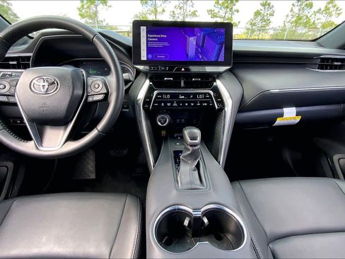 Certified 2024 Toyota Venza XLE image 15