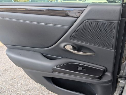 Used 2019 Lexus ES 300h image 30