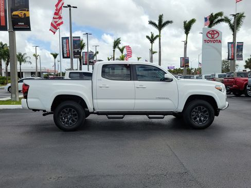 Used 2023 Toyota Tacoma SR5 w/ Technology Package image 13