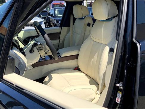 New 2025 Land Rover Range Rover SE image 10