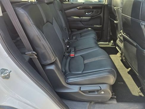 Used 2023 Honda Pilot Touring image 13